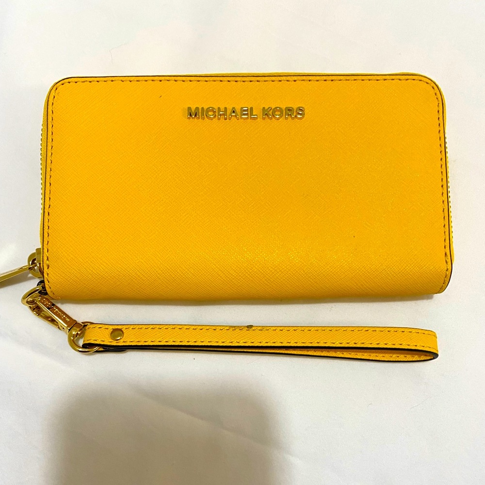 Michael Kors Jet Set Flat Multifunction Phone Case Leather Wristlet - Marigold